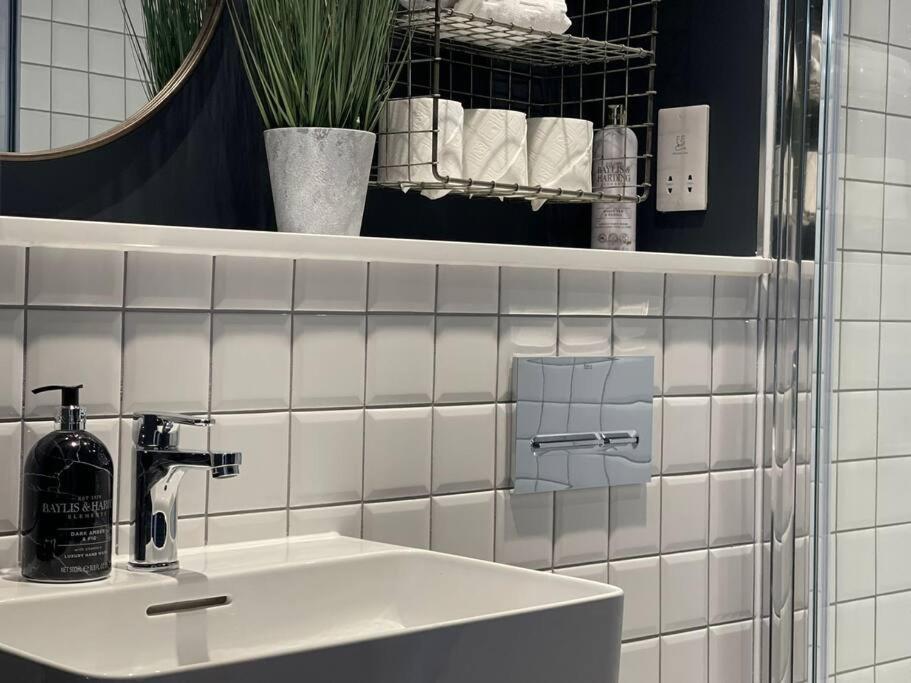 Trendy Apartment In Cardiff Free Parking Extérieur photo